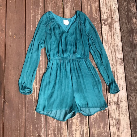 Urban Outfitter • Romper - Picture 1 of 5